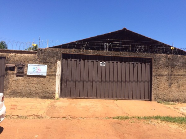 As casas acolhem 27 crianças e adolescentes