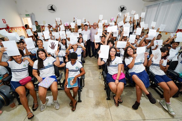 Para marcar o momento, adolescentes e Promotores de justiça participaram de uma atividade especial