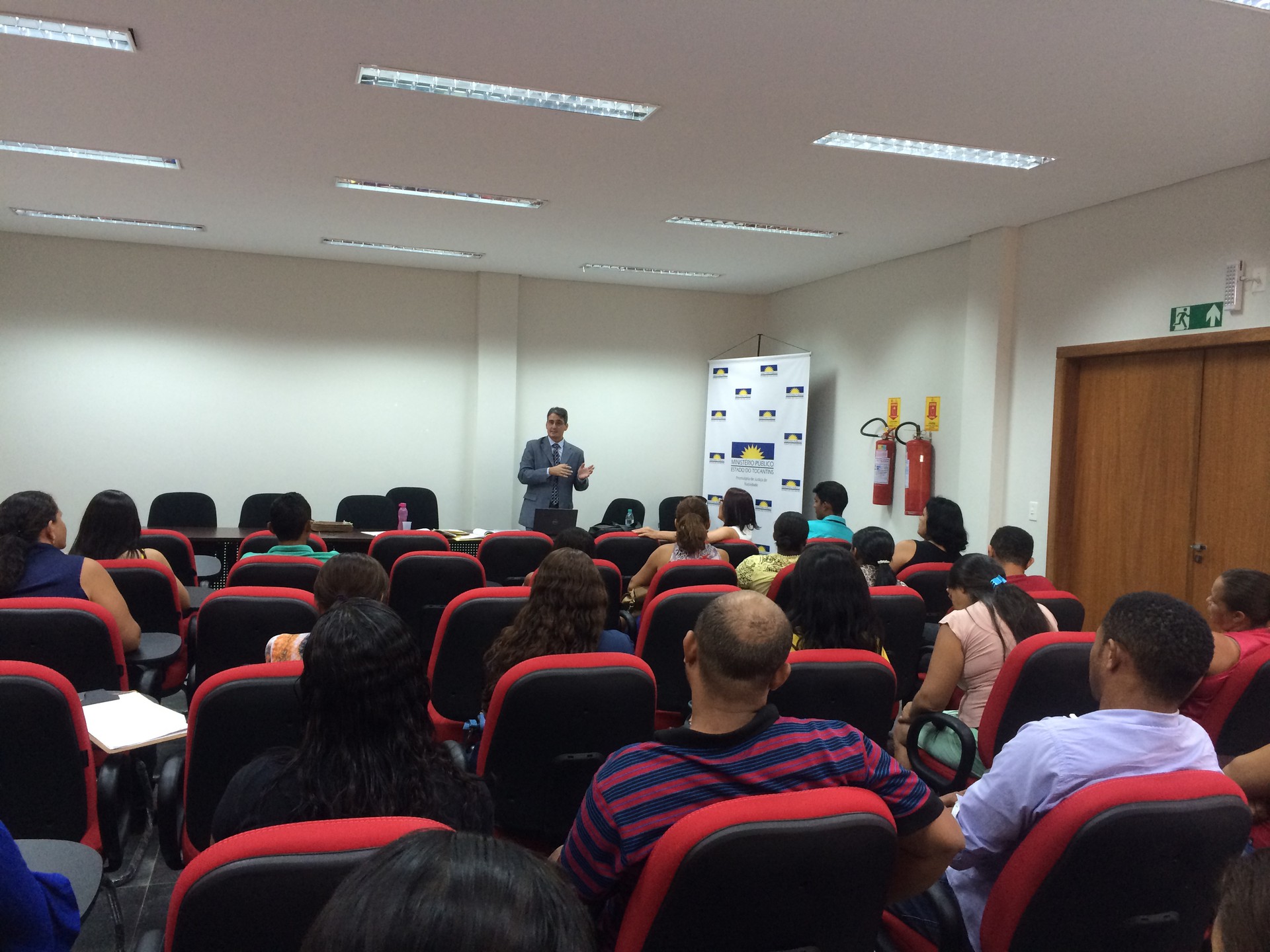  Promotor de Justiça Daniel José de Oliveira Almeida em reunião com os membros dos Conselhos Municipais dos Direitos da Criança e do Adolescente (CMDCA) dos municípios de Natividade, Chapada da Natividade e Santa Rosa do Tocantins