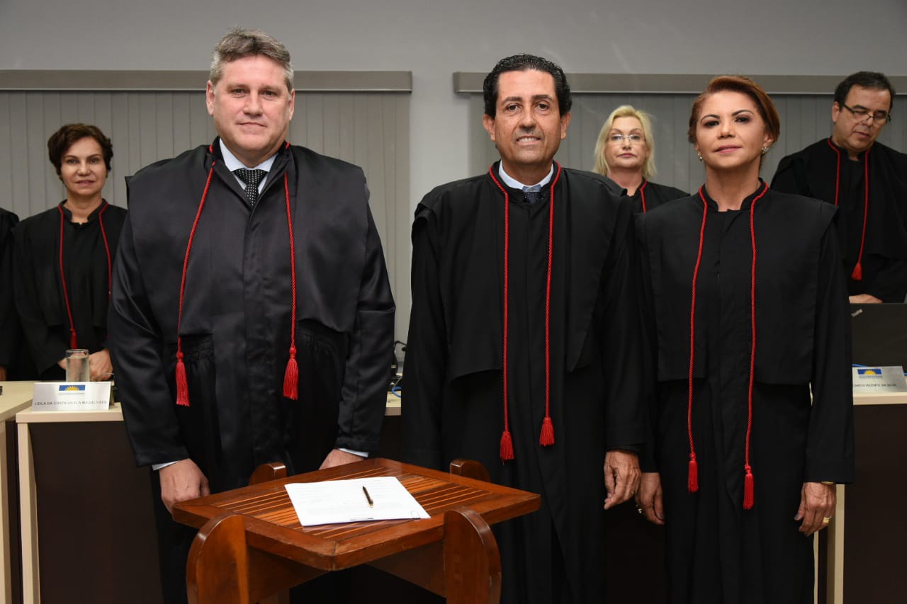 Os dois assumem os lugares de procuradores de Justiça aposentado