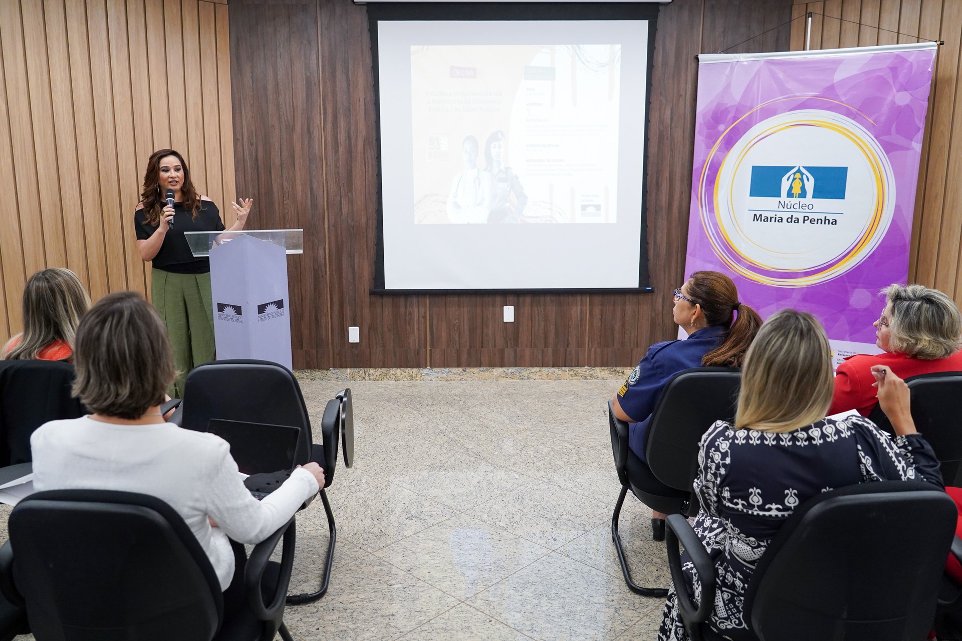 Palestrante falou sobre \"Violência Intrafamiliar sob a Perspectiva da Segurança Pública e da Saúde Pública\"