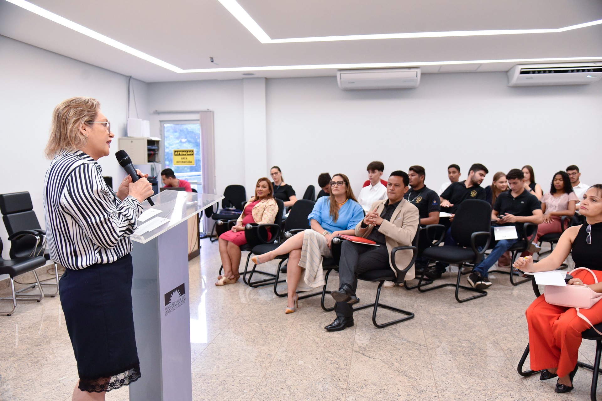 Diretora do Cesaf- ESMP, Vera Nilva Álvares Rocha Lira,  participou da abertura.