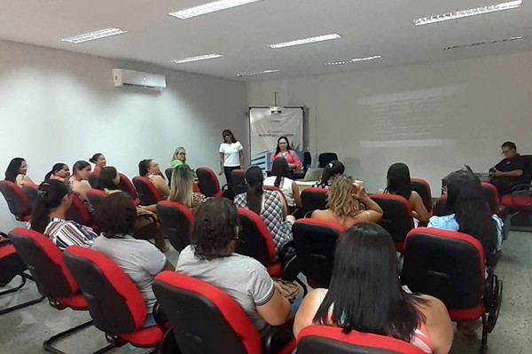 Durante a reunião, foram discutida ações para prestação de serviço educacional no Município