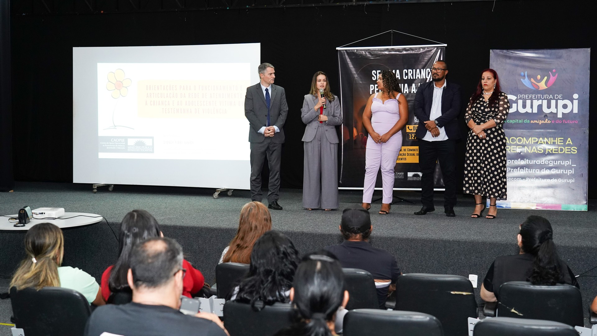 Momento da fala da promotora de Justiça Ana Lucia Bernardes
