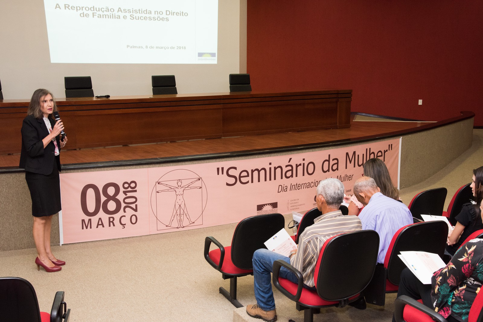 Promotora de Justiça Beatriz Regina Lima de Melo durante palestra