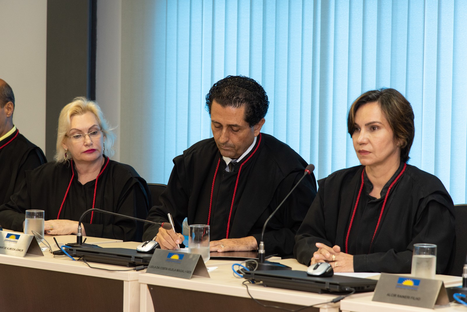 Procurador-Geral de Justiça, José Omar de Almeida, assina termo de posse