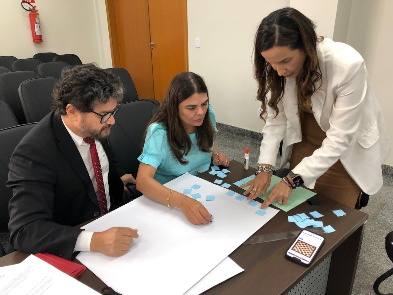 Durante as dinâmicas de grupo observou-se a manifestação de diferentes perfis de liderança