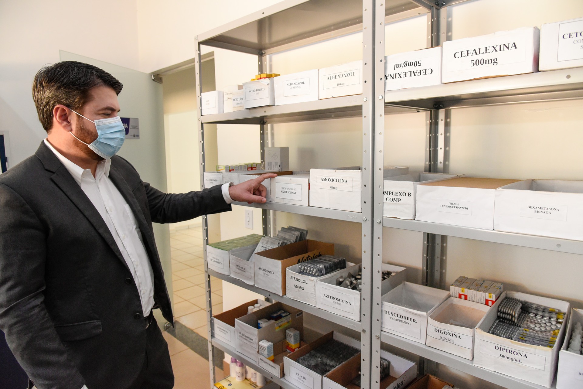 Promotor de Justiça observa medicamentos em falta em unidade de saúde em Taquaruçú
