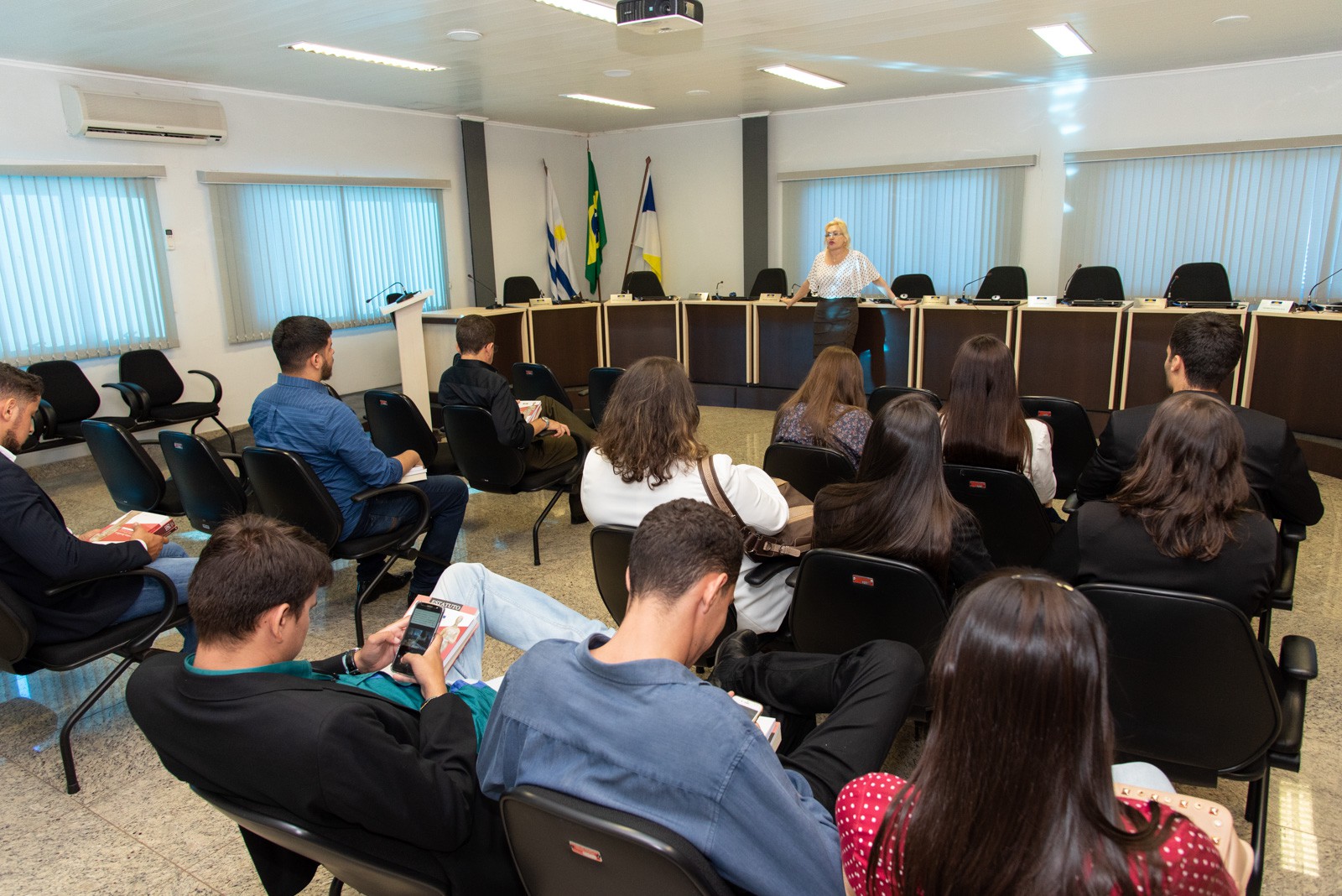 Estudantes são recebidos pela Procuradora de Justiça Vera Álvares Rocha Lira