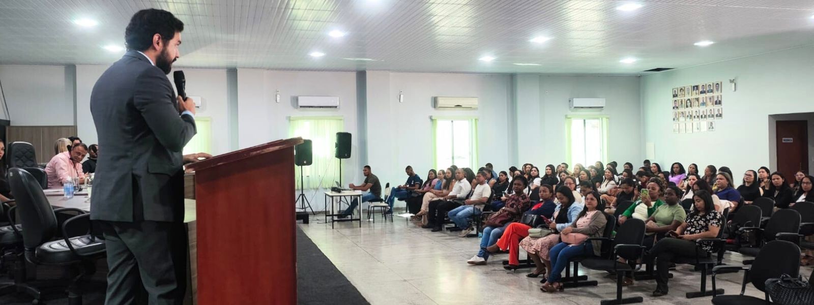 Promotor Gustavo Schult Junior destacou a necessidade de atuação articulada e planejada da rede; o uso de sistemas, como o Sipia Conselho Tutelar; e a necessidade de compreensão e aplicação de leis, como a da Escuta Protegida e Henry Borel