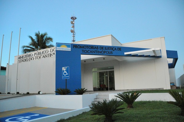 Quatro sobrinhas da prefeita e mais oito parentes de seis vereadores de Santa Terezinha do Tocantins foram nomeados para ocupar cargos comissionados na administração municipal.