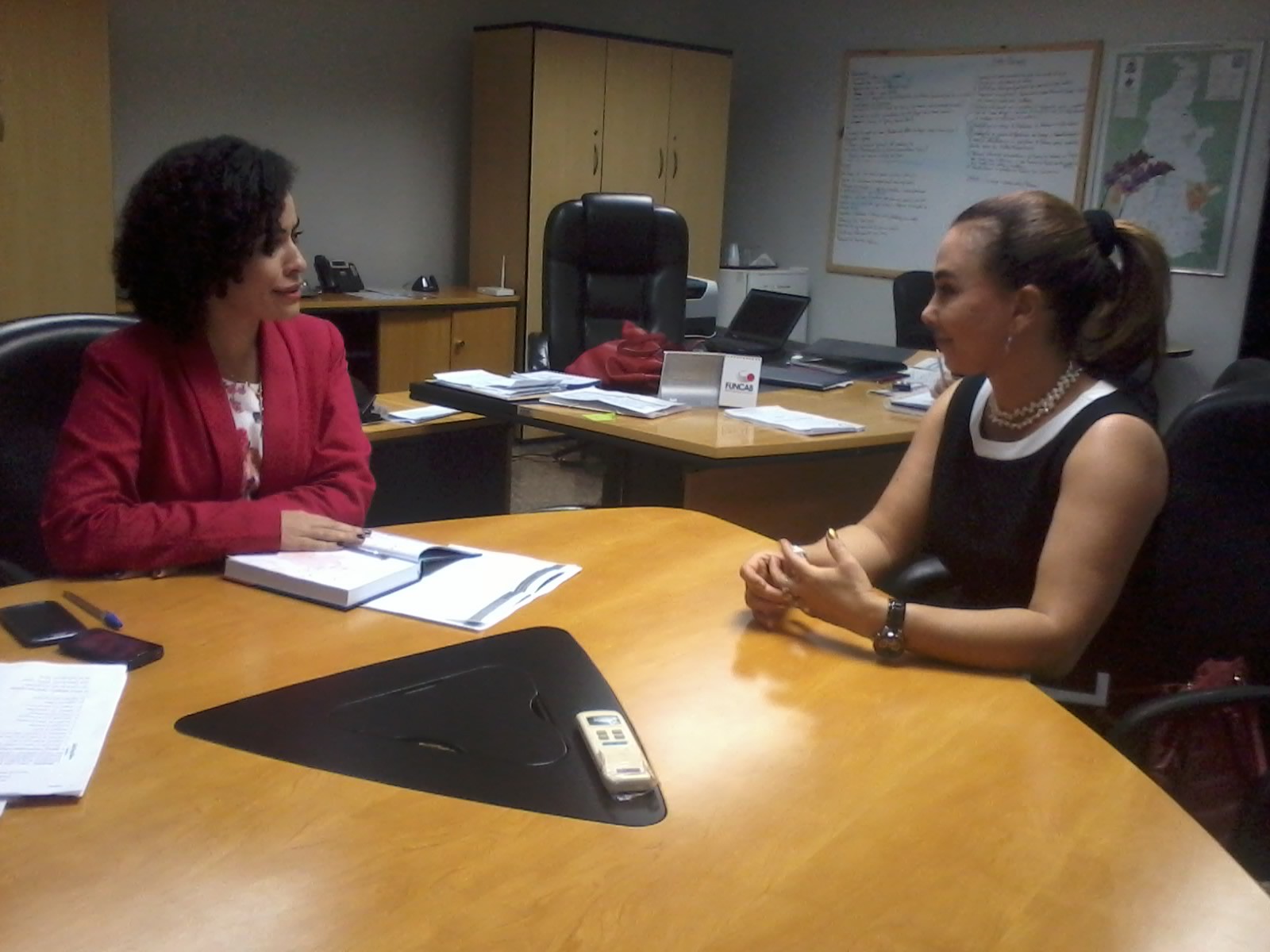 Coordenadora do Caopij em reunião com Secretária Gleidy Braga