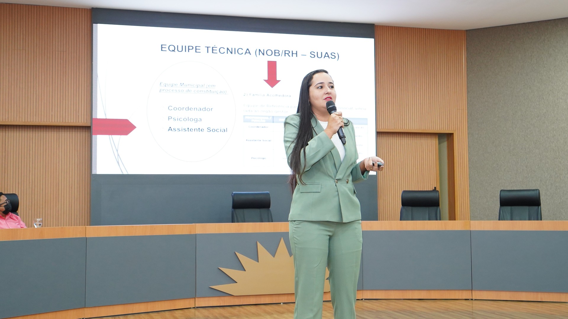 A superintendente da Semas, Marlucy Albuquerque, explicou que a prefeitura está finalizando a elaboração do edital para o cadastro das famílias acolhedoras