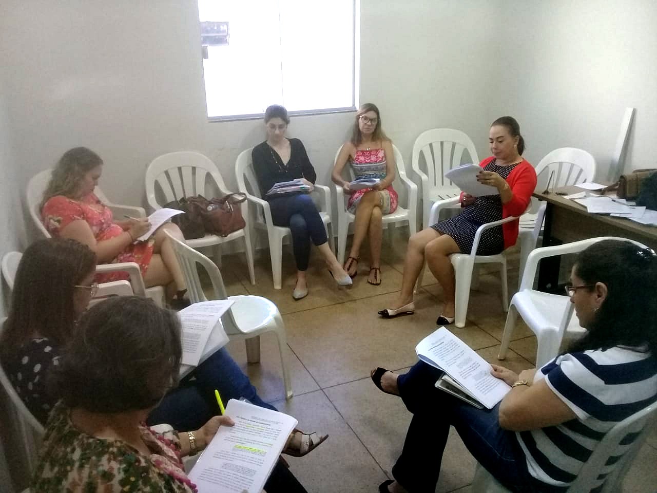 Cada encontro é precedido de uma etapa preparatória com disponibilização de material para leitura