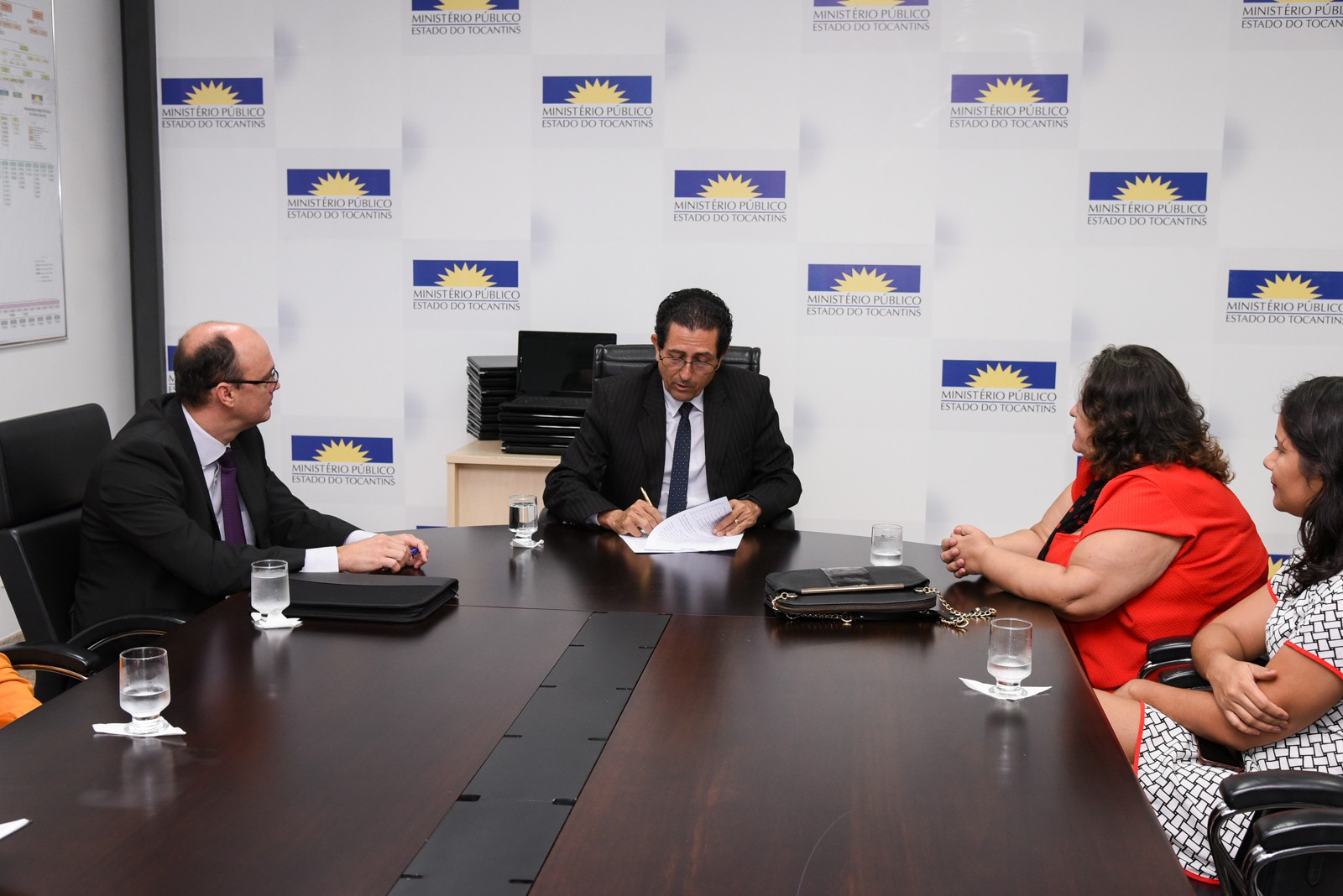 Termos de doação foram assinados em reunião no MPTO
