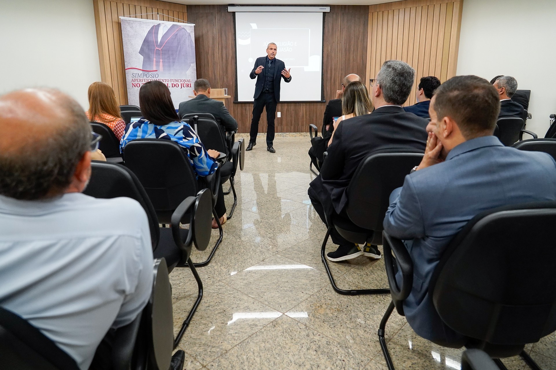 O promotor de Justiça Rogério Leão Zagallo, abordou as táticas para um discurso acusatório eficiente.