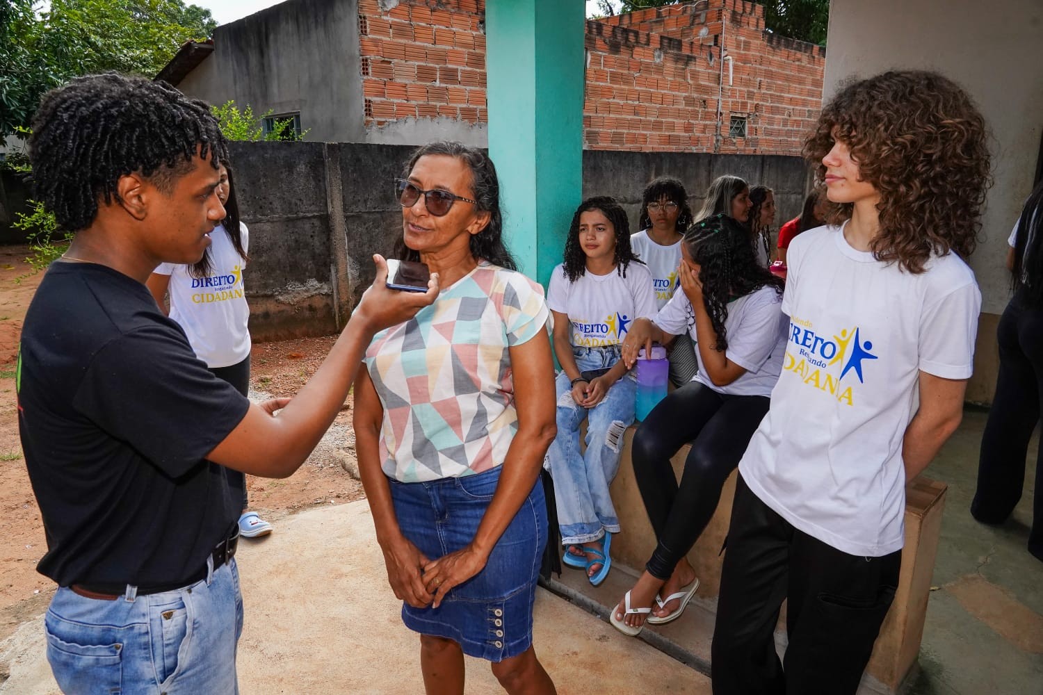 Os estudantes ouviram as demandas da população.