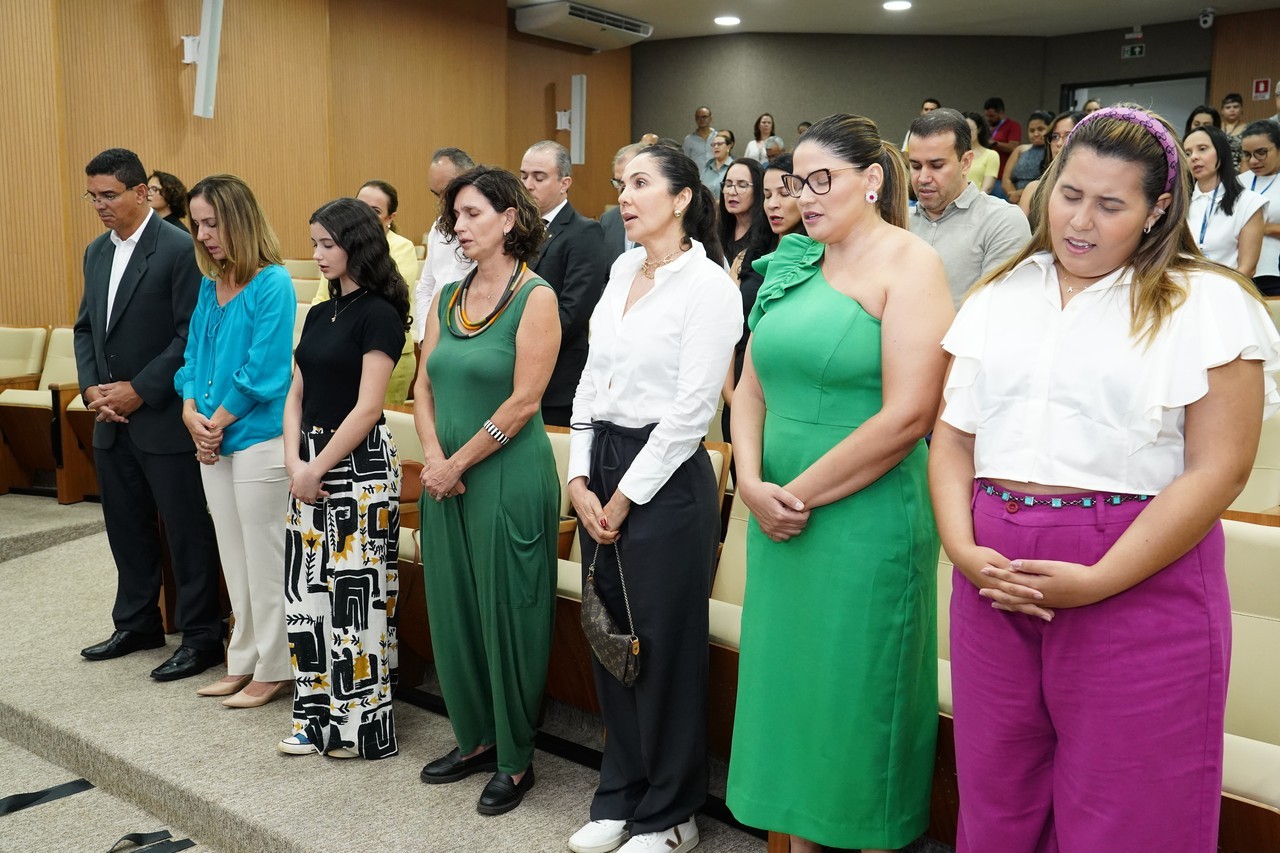 Integrantes da instituição, familiares e amigos participam da missa