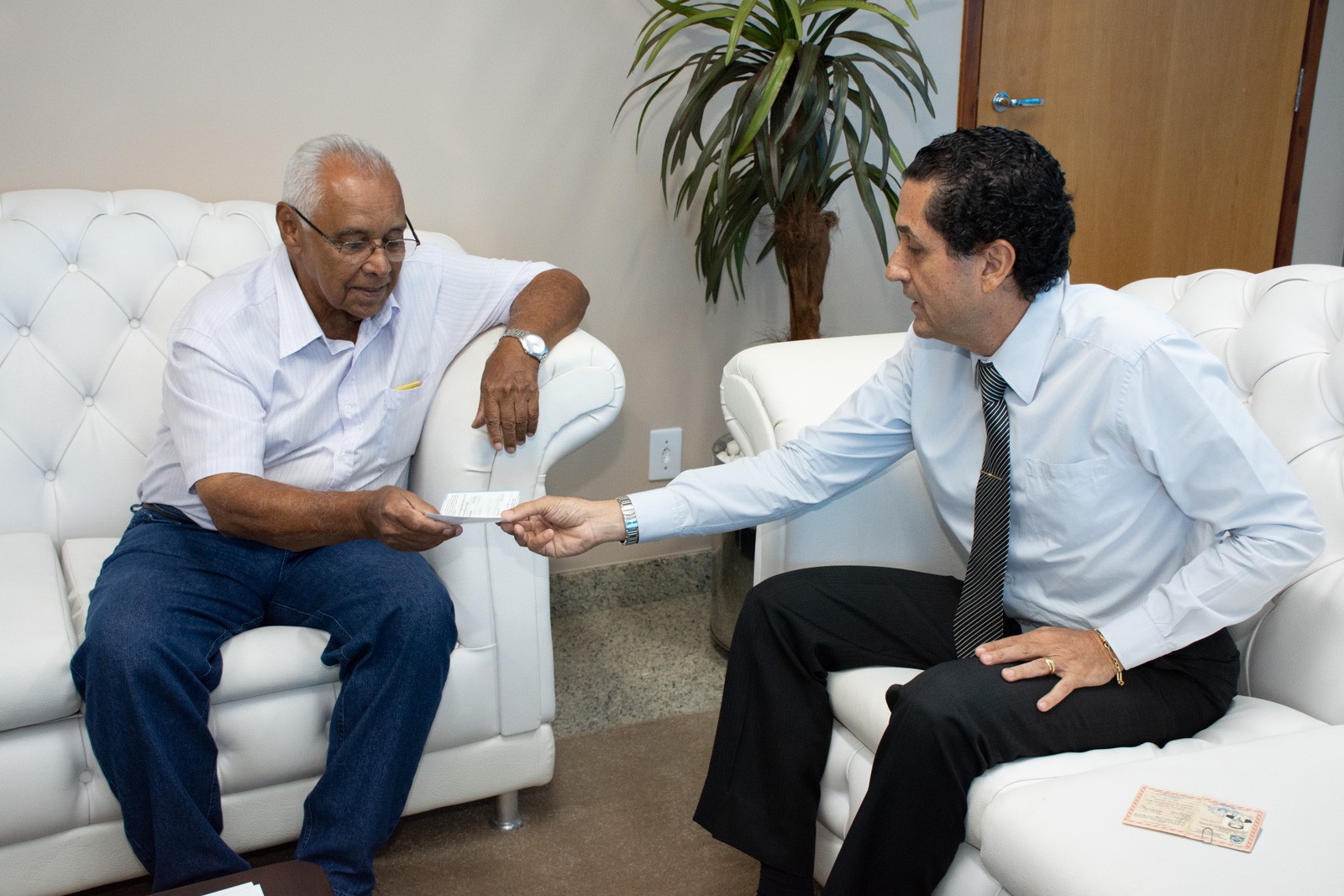 Wilson recebeu a carteira das mãos do PGJ 