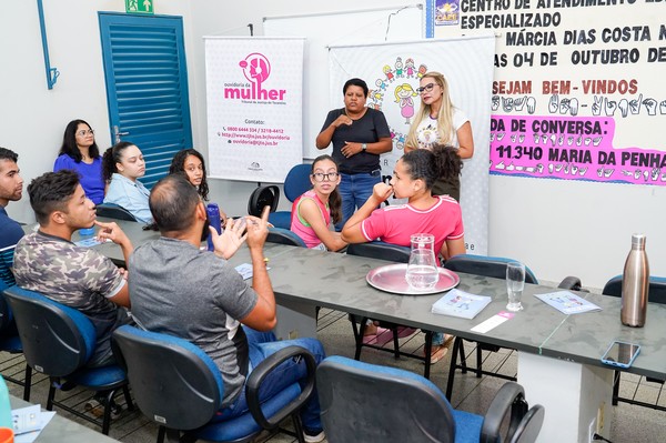 Evento contou com  tradução em Libras e a participação de alunos e educadores com deficiência auditiva