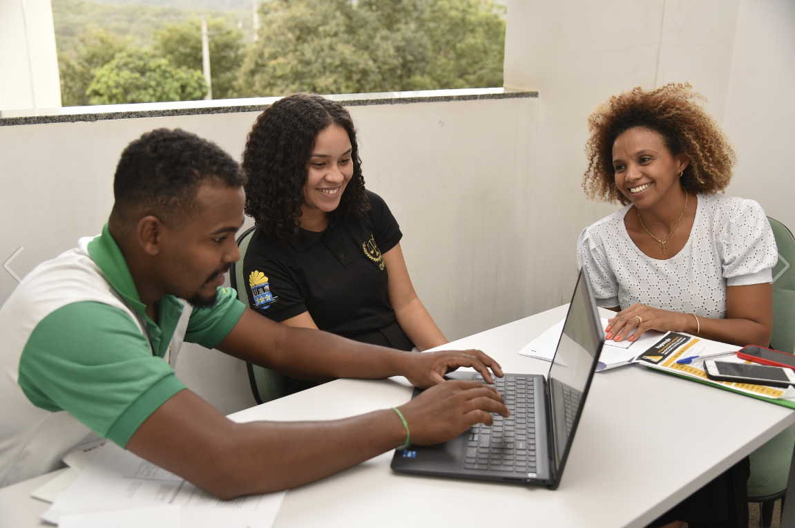 Os participantes receberam treinamento aprofundado sobre a aplicação dos instrumentos de pesquisa