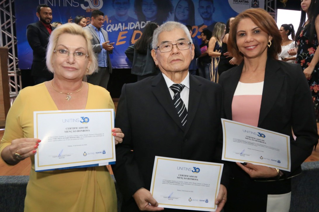 Os membros foram agraciados com o Certificado de Menção Honrosa
