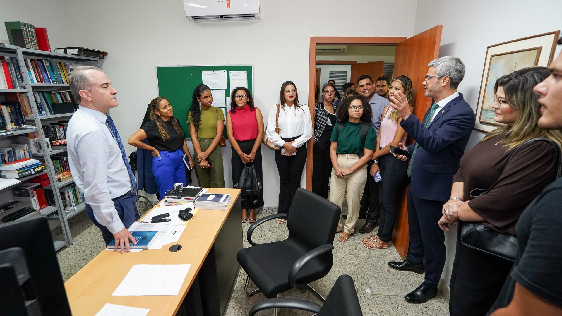 Estudantes  conhecem promotoria