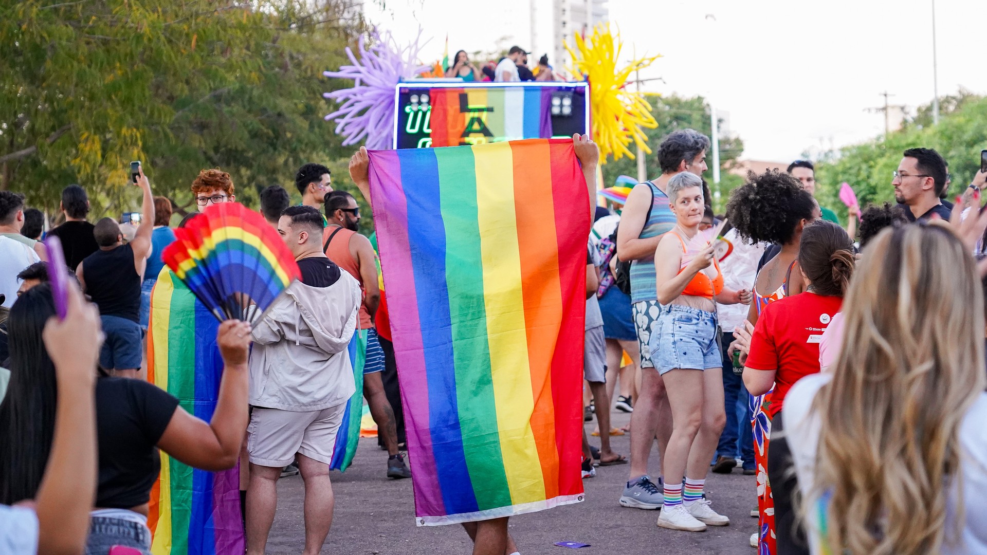 20ª Parada do Orgulho LGBTI+ de Palmas coloriu o Espaço Cultural, as vias e a Feira do Bosque