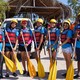 As estudantes embarcaram em uma emocionante aventura de rafting no rio Soninho