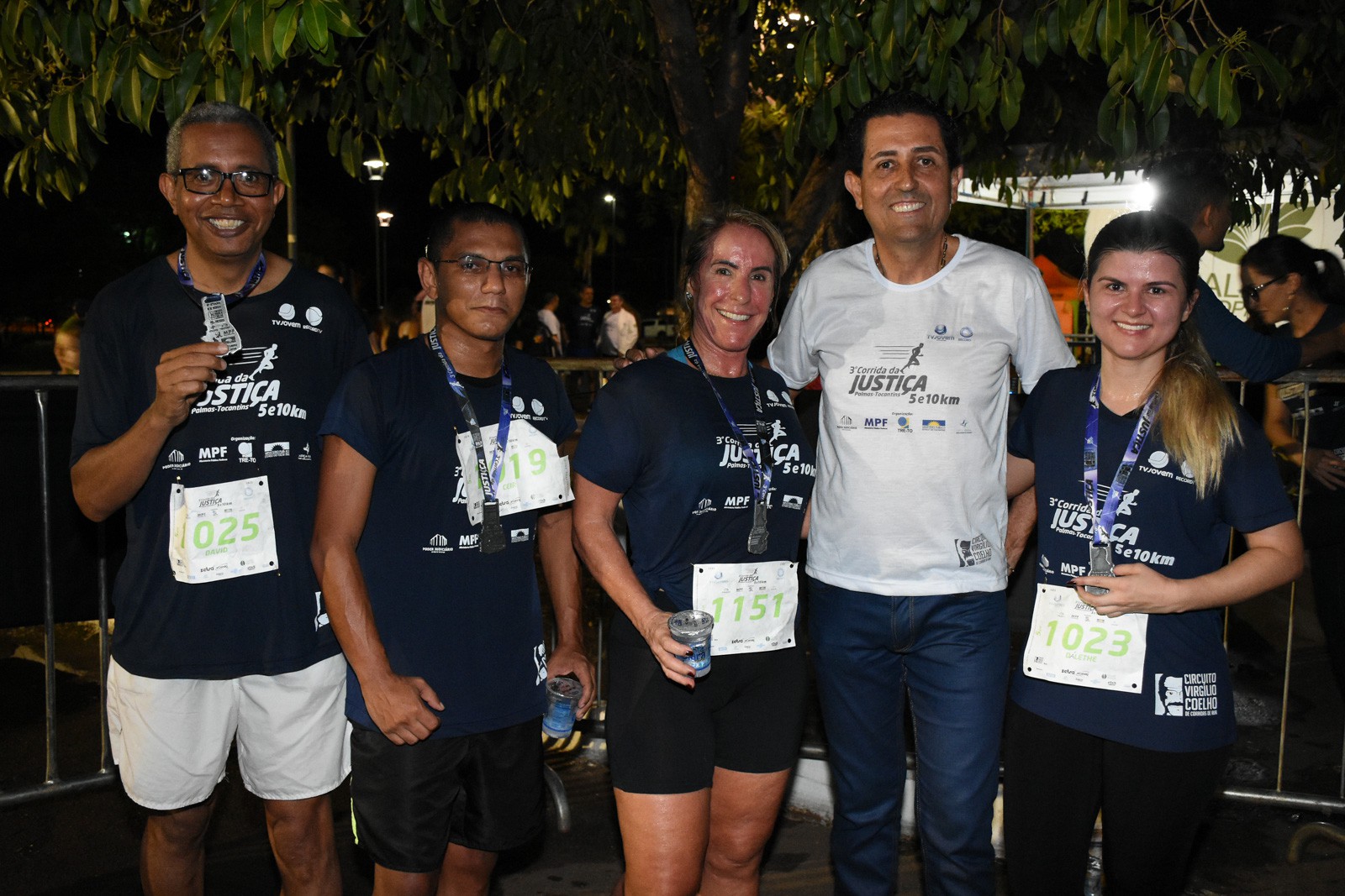 Integrantes do MPE comemoram o término da prova