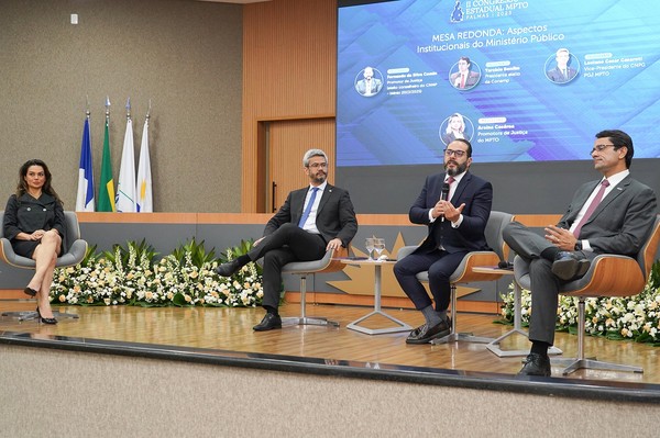 Participantes da mesa-redonda