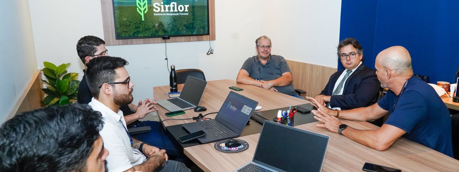Participaram da visita o promotor de Justiça Saulo Vinhal da Costa e o técnico Henrique Garcia dos Santos, ambos do Centro de Apoio Operacional de Urbanismo, Habitação e Meio Ambiente (Caoma).