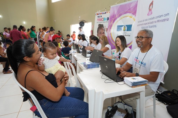 Núcleo Maria da Penha presente no evento no Jalapão, dando apoio às mulheres orientando sobre o combate à violência contra as mulheres.