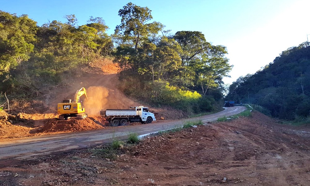 Registro das obras na curva \"apertado da hora\", atualmente paralisadas