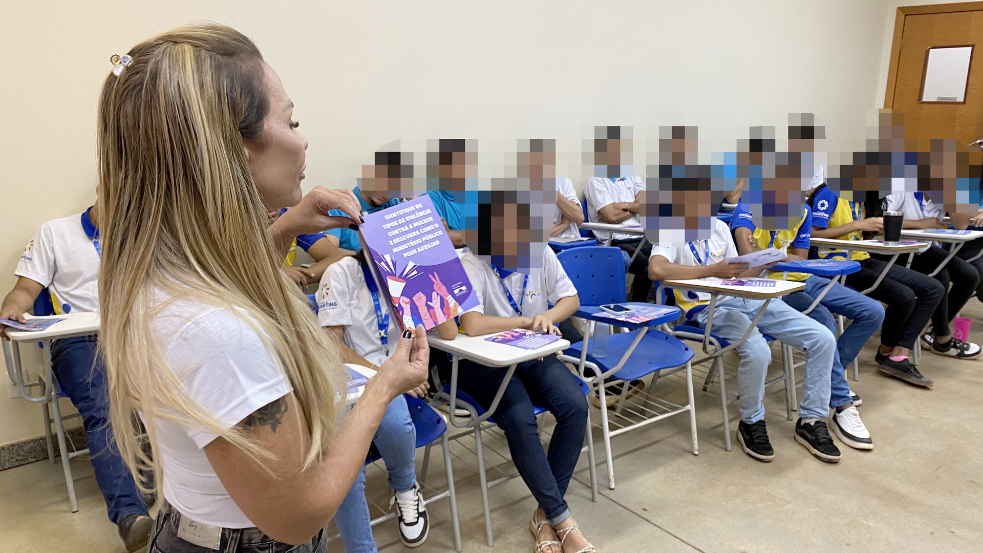 Na oportunidade, foram entregues materiais educativos e apresentados aspectos legais e vídeo sobre a Lei Maria da Penha