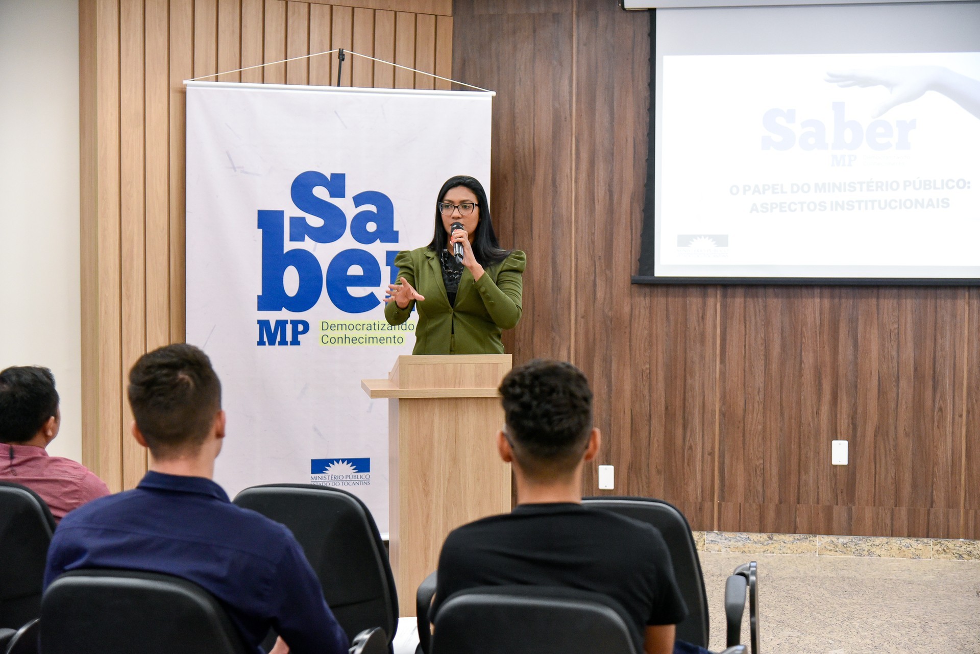 Momento da palestra do promotor de Justiça Celsimar Custódio