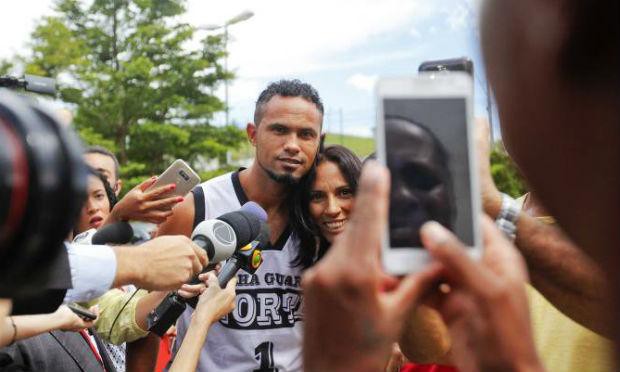 Bruno fez fotos com fãs e estava vestido com camisa de torcida organizada do Atlético Mineiro