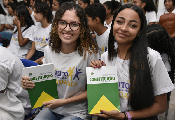 O projeto Aprendendo Direito e Resgatando Cidadania tem o intuito de fortalecer a consciência dos estudantes de escolas públicas sobre direitos humanos