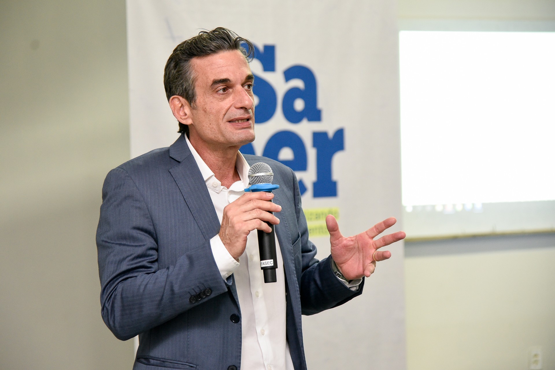 Promotor de Justiça, Adriano Zizza Romero, durante palestra na Fasec