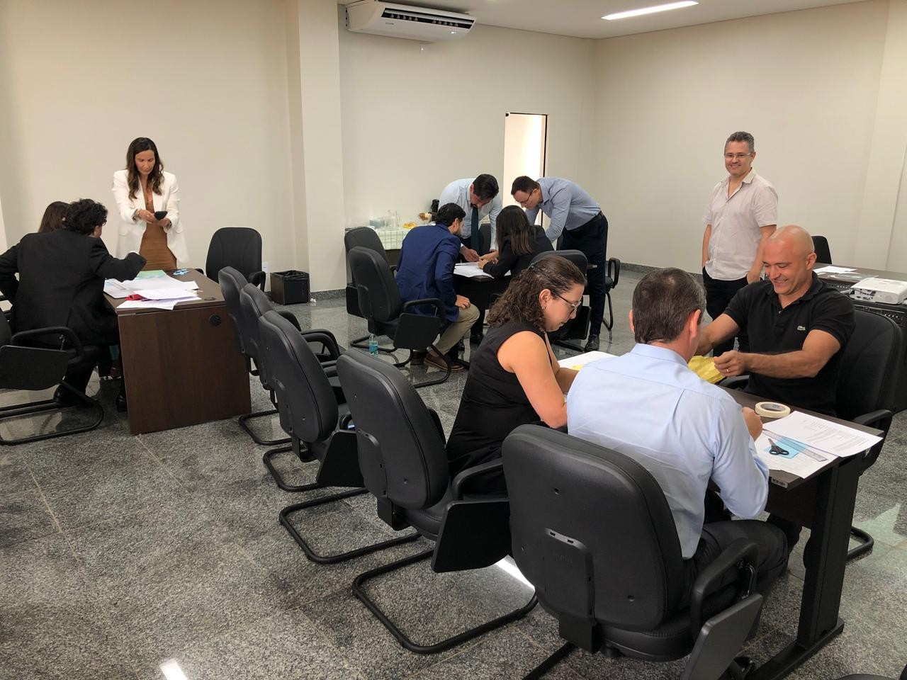 Em dinâmicas de grupo, os participantes experimentaram como o equilíbrio entre o desempenho individual e a colaboração em equipe é importante.