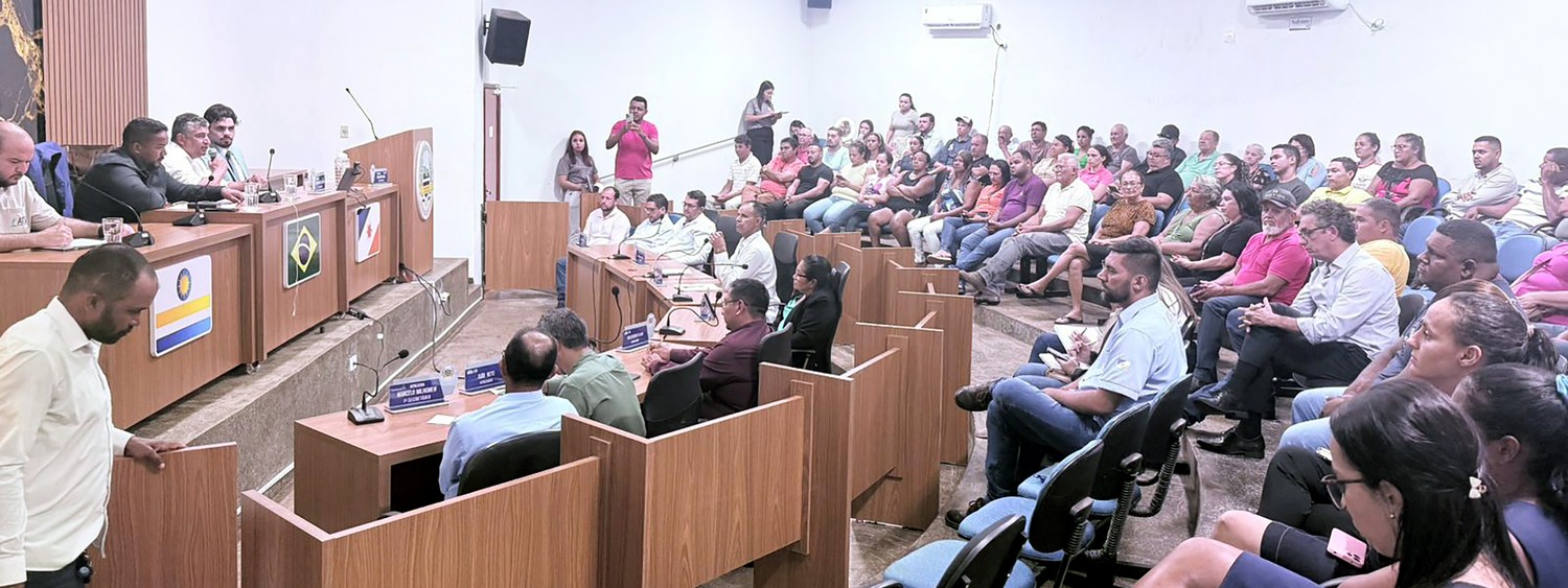 Durante audiência pública, a população apresentou denúncias de água turva e interrupções constantes no abastecimento.