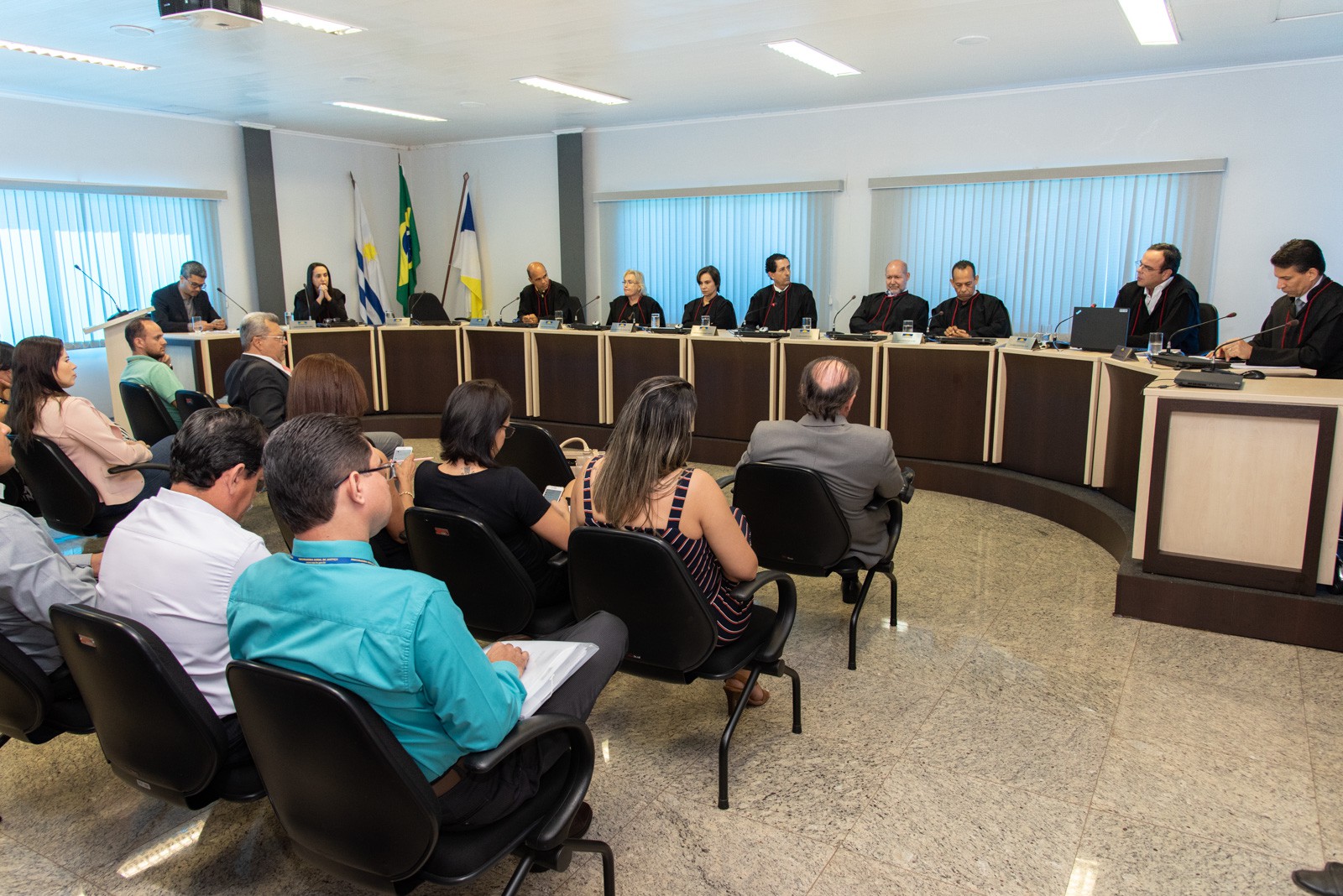 Membros e servidores prestigiaram posse do novo PGJ