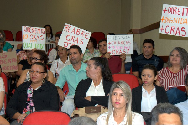 Cidadãos manifestam descontentamento com fechamento
