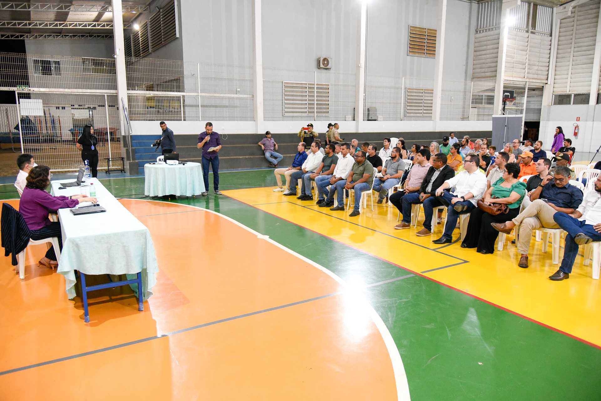 Audiência foi realizada em unidade de ensino no setor Santa Fé II