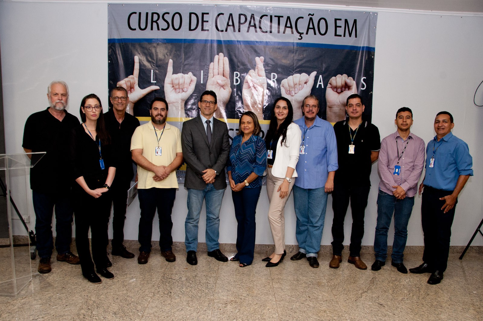 Uma equipe multiprofissional elaborou o material do curso