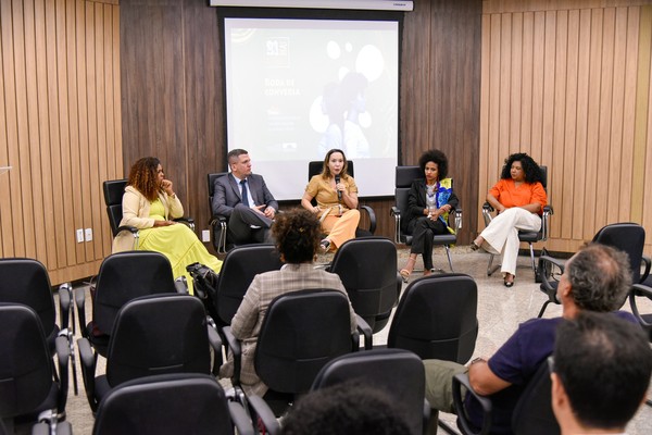 Roda de conversa foi realizada nesta terça-feira, 21.