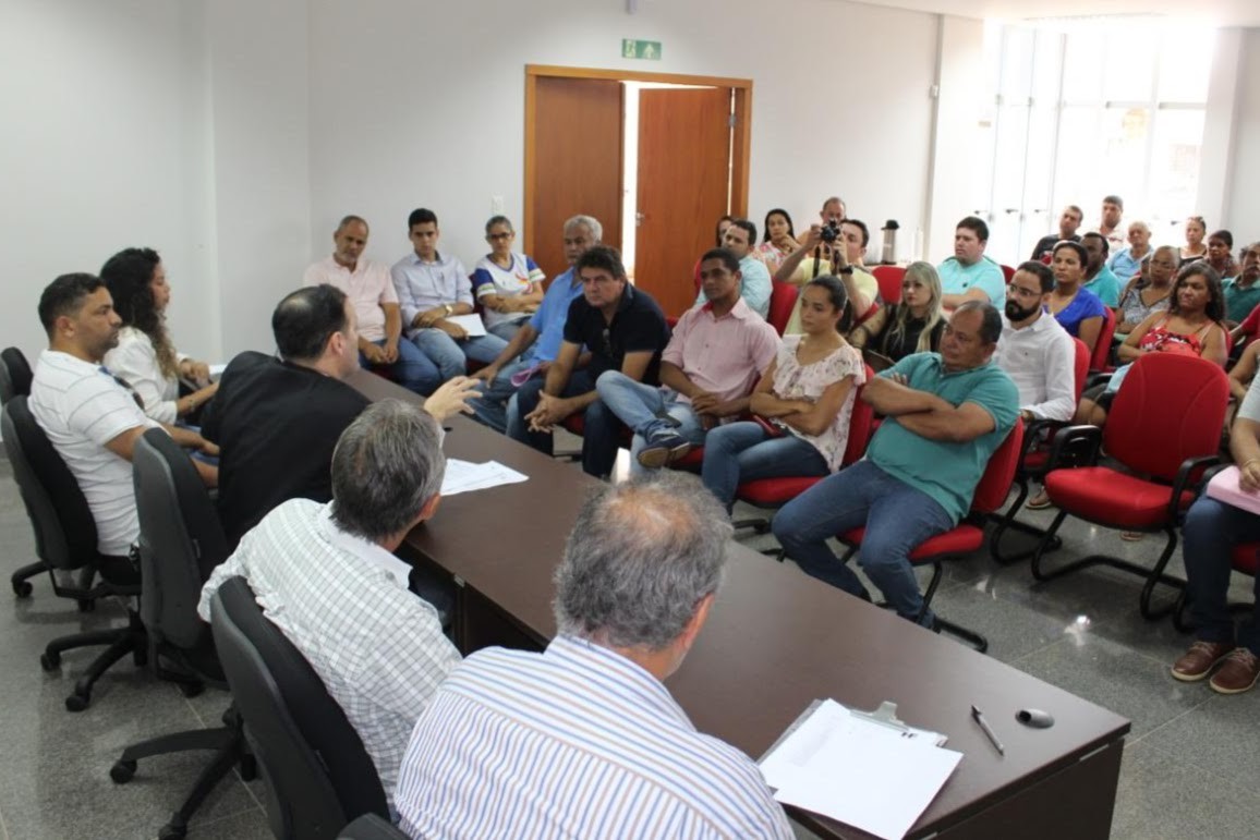  Moradores e vereadores reclamaram da ausência de transparência do contrato de concessão do serviço público