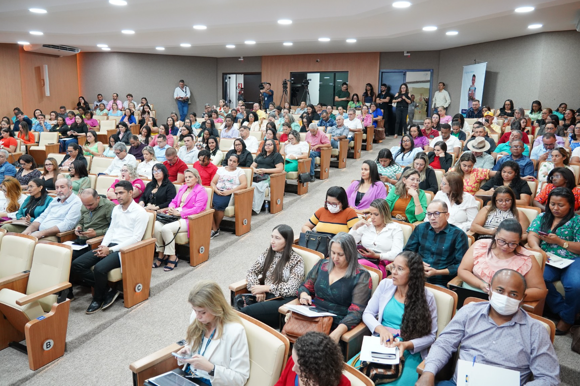 O VI Ciclo de Debates, conta com participação de gestores municipais e estaduais, profissionais da educação e conselheiros tutelares.