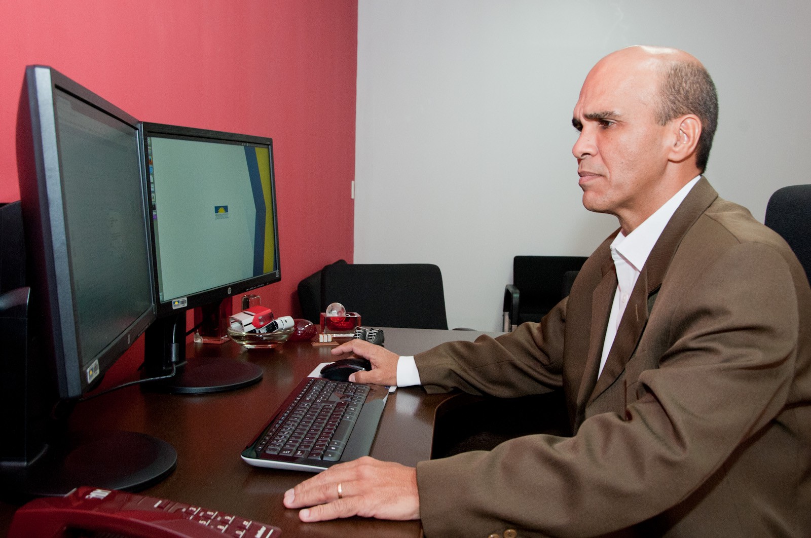 O candidato José Demóstenes de Abreu votou ainda pela manhã