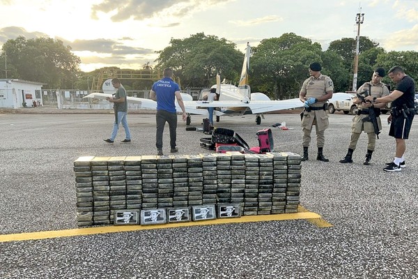 Réus foram presos em flagrante quando pousavam no aeroporto de Porto Nacional